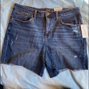 *NWT* Universal Thread Boyfriend Shorts